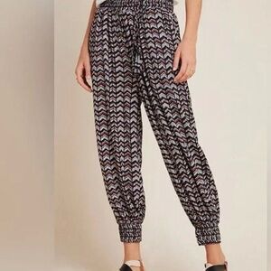 Anthropologie Sz Small Joggers in Blk Graphic Print